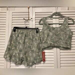NWT Romwe Green And White Floral Short And Top Matching Set Size Medium